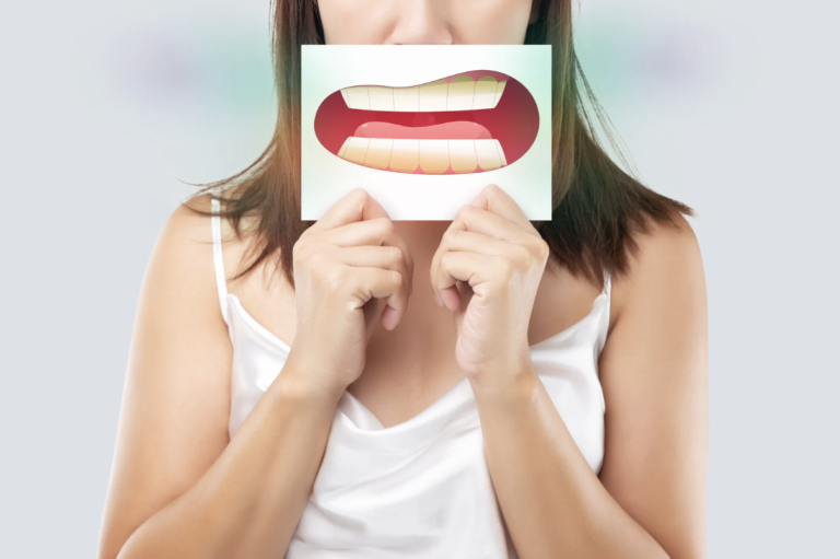 歯周病のにおいの原因とは？口臭が起こる仕組みと改善のポイント